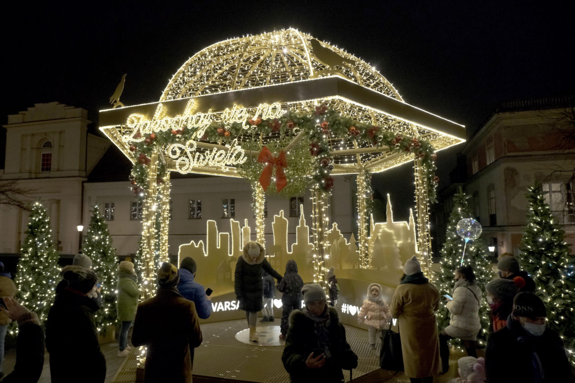 Niesamowita iluminacja świąteczna rozbłysnęła w Warszawie