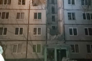 Pocisk trafił w blok mieszkalny w Charkowie. Jedna osoba nie żyje 