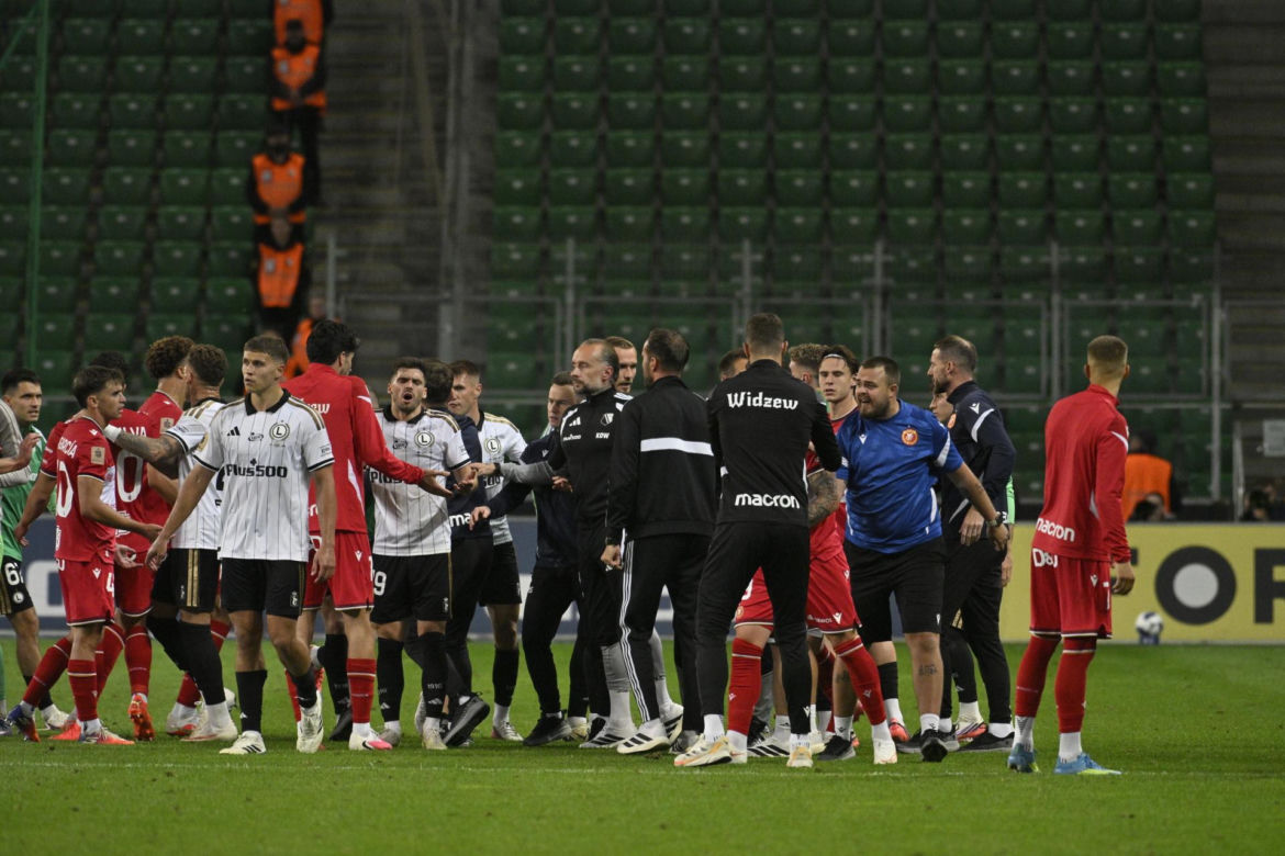 Legia - Widzew: awantura podczas meczu