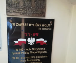 To miasto ma jeden z najpiękniejszych pałaców w Łódzkiem. Zachwyca też klasztorem