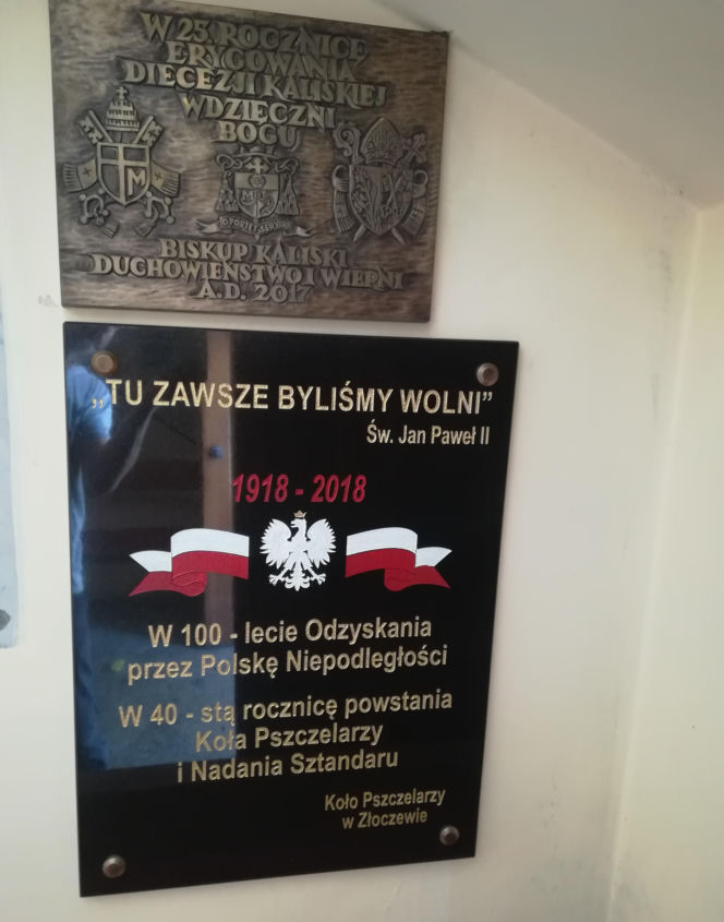 To miasto ma jeden z najpiękniejszych pałaców w Łódzkiem. Zachwyca też klasztorem