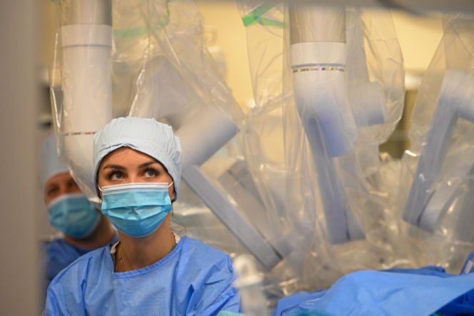 Polscy lekarze z Chin zoperaowali pacjentów w Warszawie. To pierwsze w historii operacje telerobotyczne na taką odległość