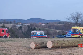 Wypadek koło Tarnowa: 10-latek spadł z ciągnika. Lądował LPR