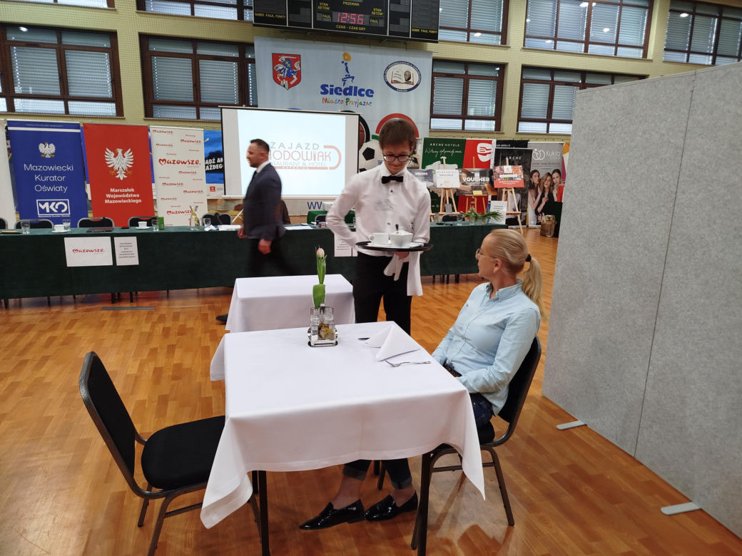 Już po raz ósmy w Siedlcach rywalizowali młodzi kelnerzy z całej Polski