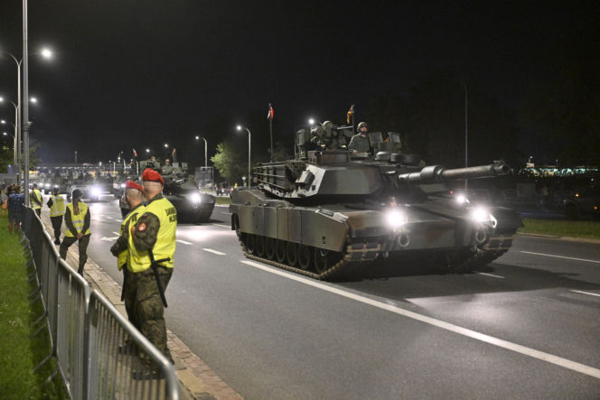 Nocna próba defilady wojskowej w Warszawie