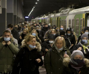 Pasażerowie podróżują jak sardynki w puszce. Horror na kolei 