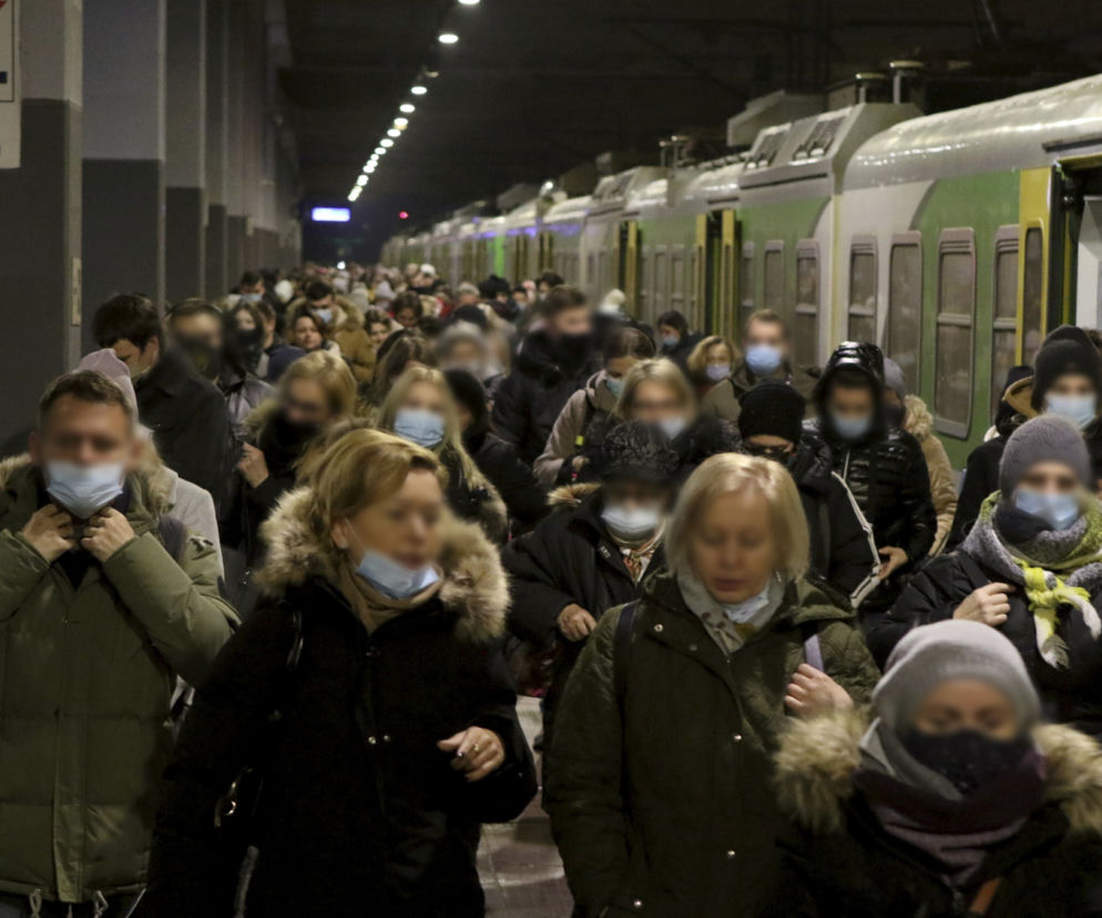 Pasażerowie podróżują jak sardynki w puszce. Horror na kolei 