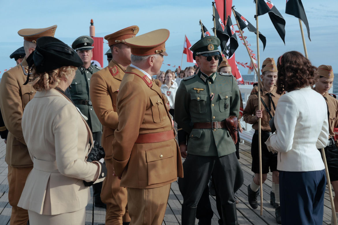 Zatoka szpiegów 2 sezon odc. 11. Eva Stromberg (Sonia Mietielica), Franz Neumann (Bartosz Gelner)
