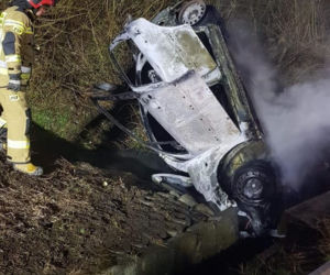 Sietesz. Auto po wypadku stanęło w ogniu