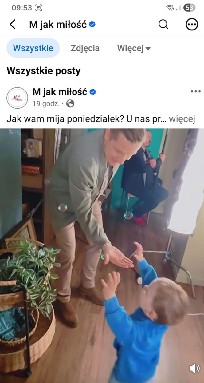 M jak miłość nowy sezon. Antoś (Mikołaj Jankowski), Paweł (Rafał Mroczek) na planie