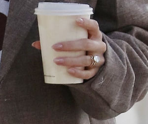 Hailey Bieber