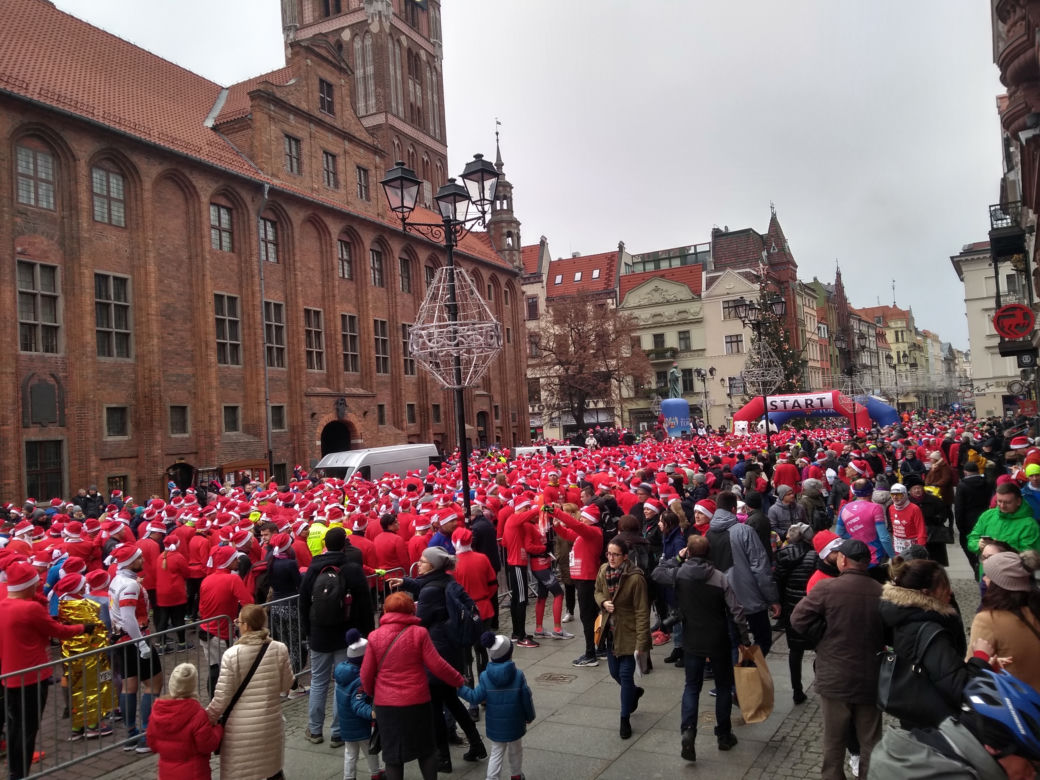 Piękny Festiwal Biegów Świętych Mikołajów Fabryki Cukierniczej Kopernik