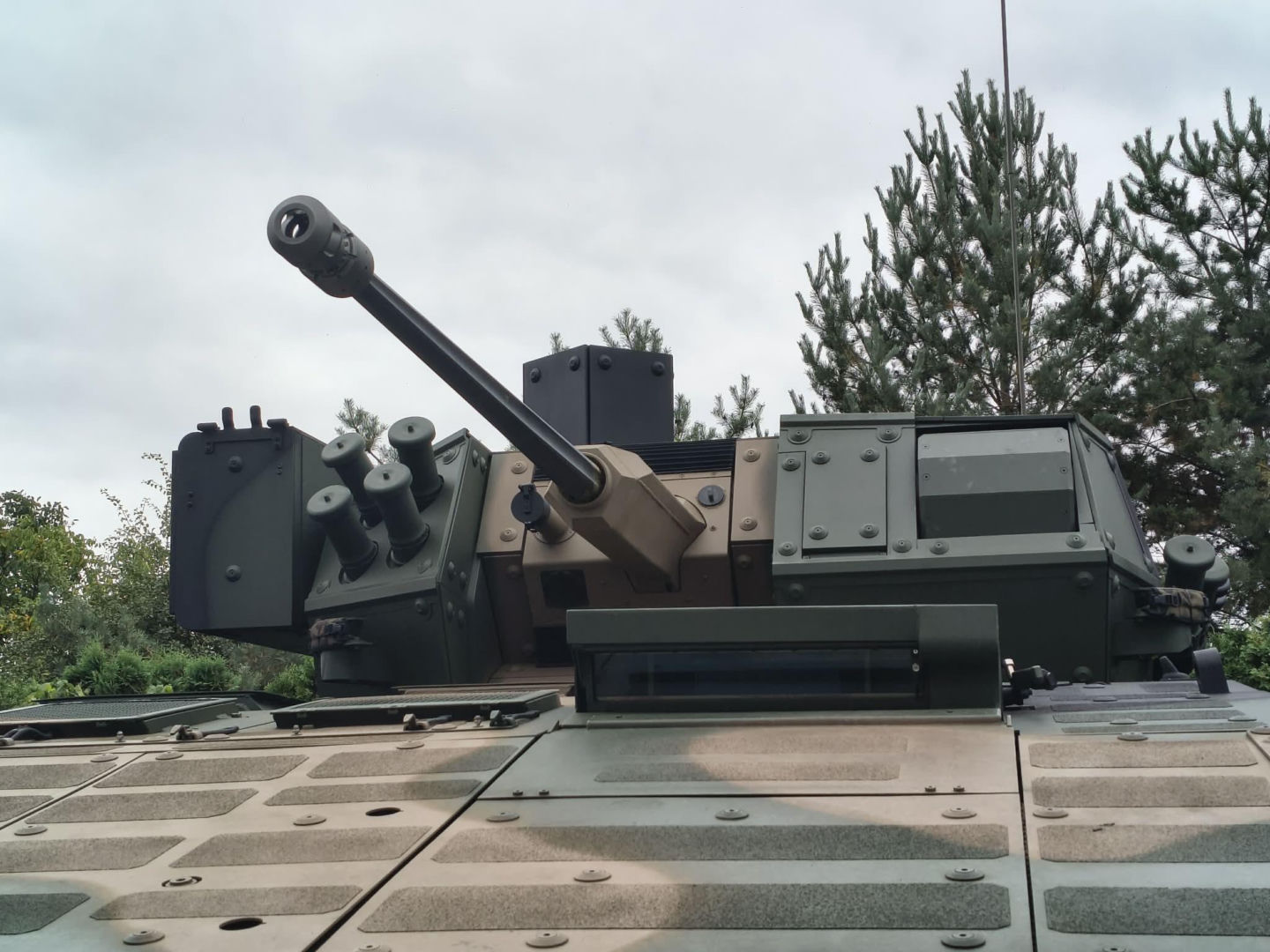 Armaty Bushmaster z polskiej fabryki. Huta Stalowa Wola i Northrop Grumman podpisały strategiczne porozumienie