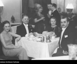 Sylwestrowe bale w II RP. Elegancja, szampan i mazur o północy