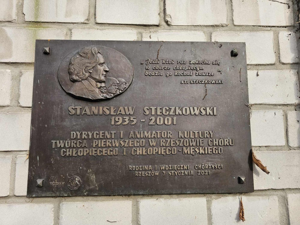  Co pisano na nagrobkach w minionych wiekach?