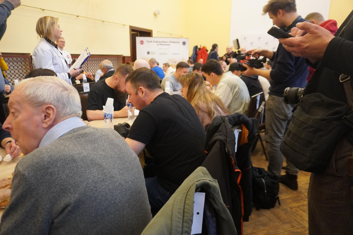 Mistrzostwa Poznania w jedzeniu pączków na czas