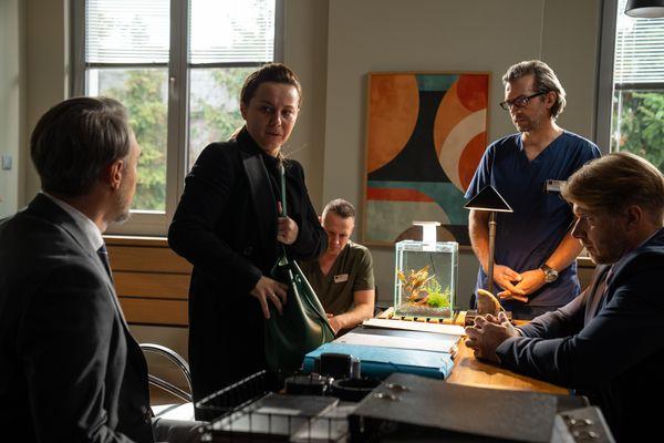 Na dobre i na złe, odcinek 981. Aleś (Paweł Małaszyński), Maks Beger (Tomasz Ciachorowski), Bart (Piotr Głowacki)