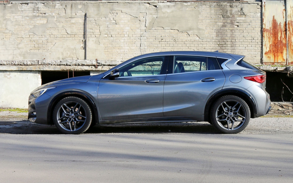 Infiniti Q30 Sport 2.0 Turbo AWD