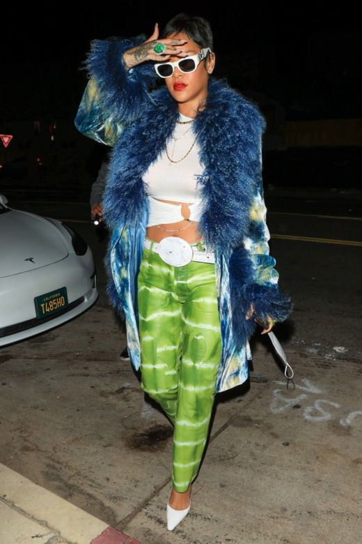 Rihanna w krótkich włosach