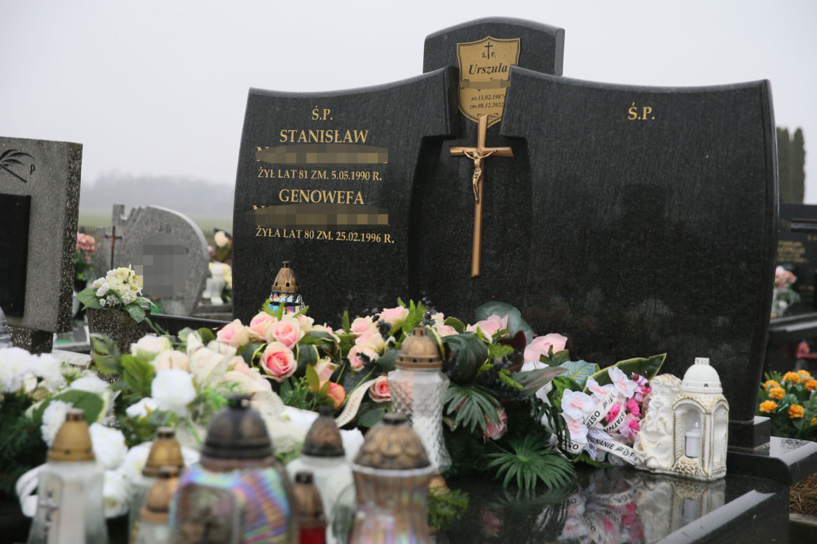 W szale zabił żonę i się powiesił. Tak wyglądają groby Urszuli i Łukasza z Sochaczewa