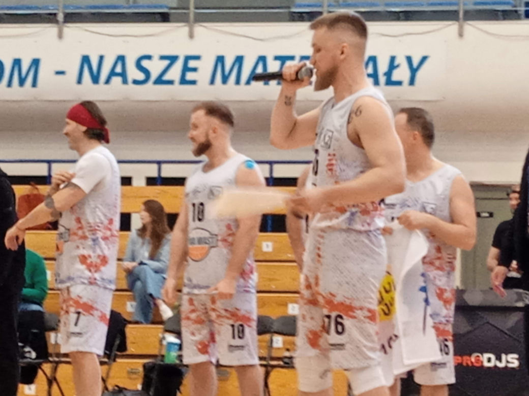 Charytatywna Bitwa Miast Poznań kontra Bydgoszcz. Gwiazdy grały w koszykówkę