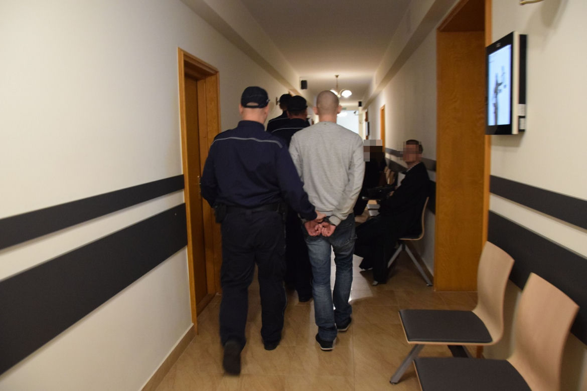 Jarosław K. miał zgwałcić siostrzyczkę dwa razy. Ruszył proces w Sądzie Apelacyjnym w Rzeszowie [ZDJĘCIA]