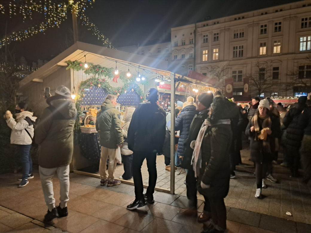 Jarmark Bożonarodzeniowy na Rynku Głównym w Krakowie 2025. Oferta wystawców