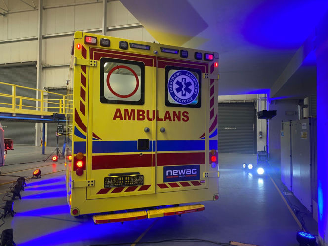 NEWAG przekazał krakowskiemu szpitalowi karetkę neanatologiczną