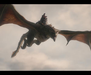 Harry Collett jako książę Jacaerys Velaryon na Vermaxie podczas bitwy w Gardzieli