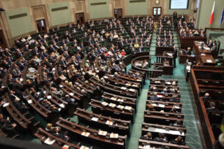 Sejm wybrał 15 sędziów do KRS! Wśród wybranych dobrze znany sędzia