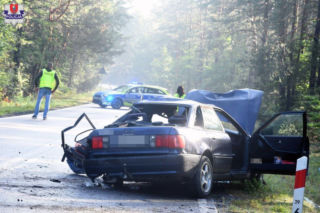 Wypadek w Malewszczyźnie. 20-latek uderzył w drzewo