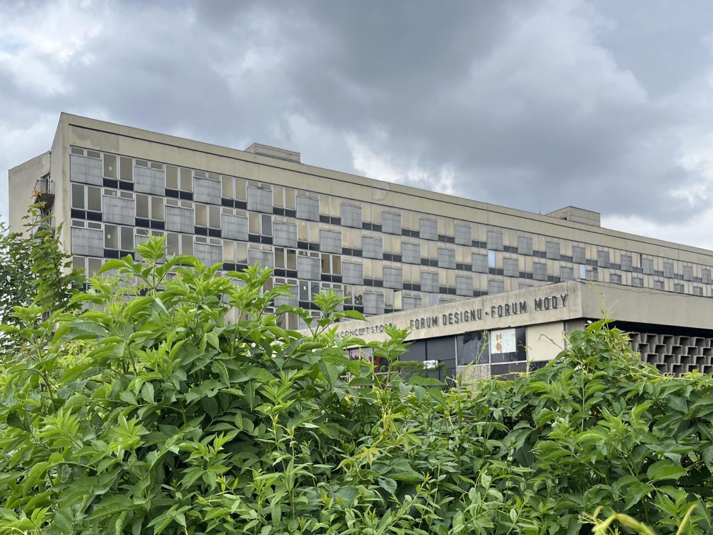 Hotel Cracovia w Krakowie się sypie