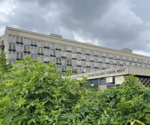 Hotel Cracovia w Krakowie się sypie