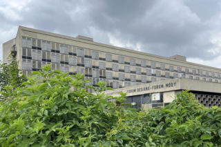 Hotel Cracovia w Krakowie się sypie