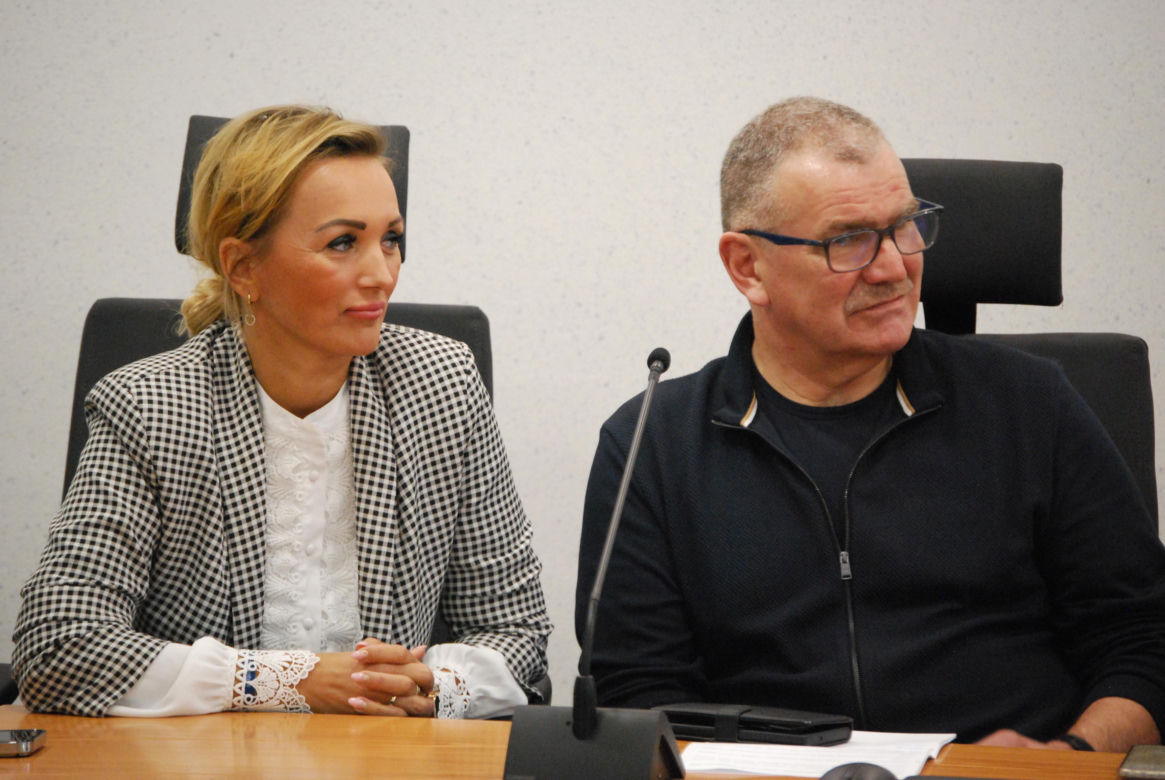 Młodzież z siedleckiej "Szóstki" debatowała w magistracie z przedstawicielami innych siedleckich szkół