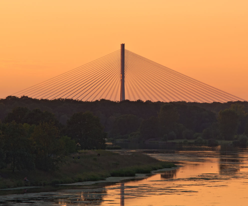 Most Rędziński o zachodzie słońca
