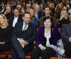 Hanna Gronkiewicz-Waltz zachwyca na zdjęciu sprzed lat! Wygląda niczym gwiazda kina lat 70.