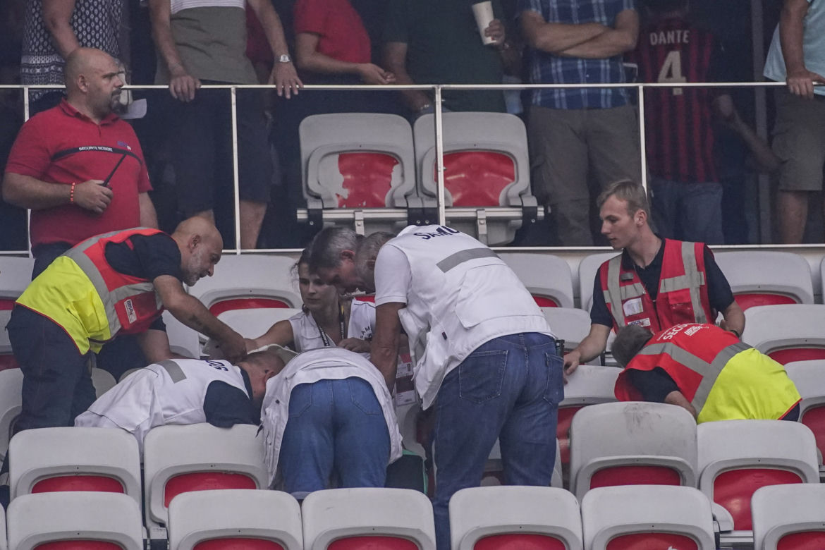 Zadyma na meczu OCG Nice - FC Koln 