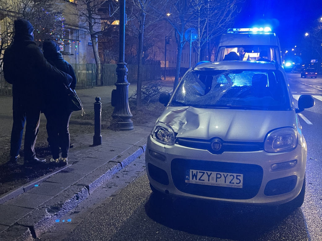Potrącenie na przejściu w centrum. Pieszy w stanie krytycznym