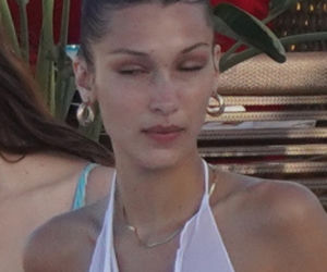 Bella Hadid bez stanika