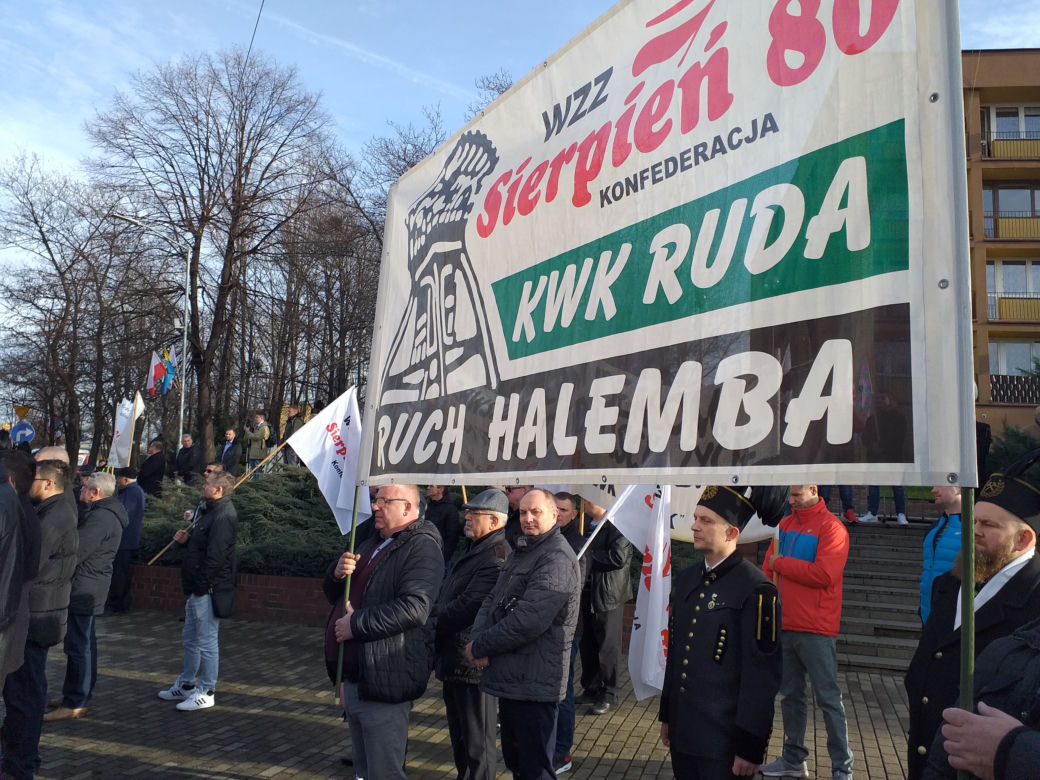 Kopalnia Wujek w Katowicach. Związkowcy złożyli kwiaty [ZDJĘCIA]
