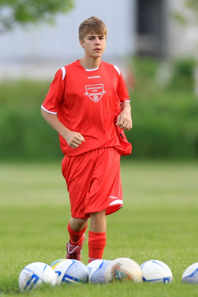 Justin Bieber gra w piłkę