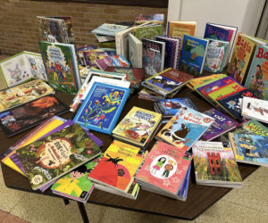Mobilna biblioteka ruszyła do polskich szkół w USA
