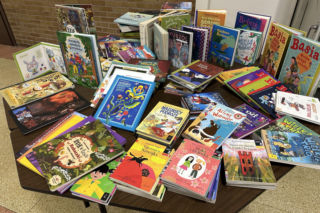 Mobilna biblioteka ruszyła do polskich szkół w USA