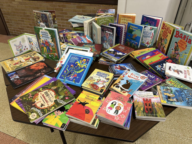Mobilna biblioteka ruszyła do polskich szkół w USA