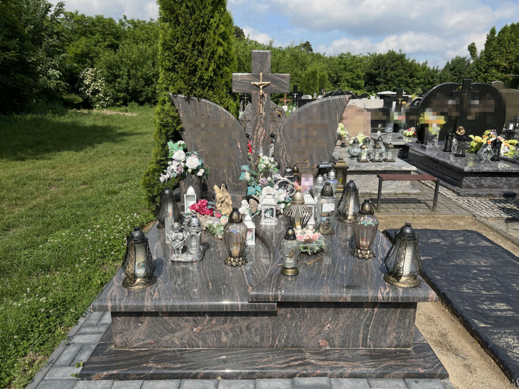 Znak "stop" stanął na skrzyżowaniu śmierci. Minął rok od potwornej tragedii w Elżbietowie
