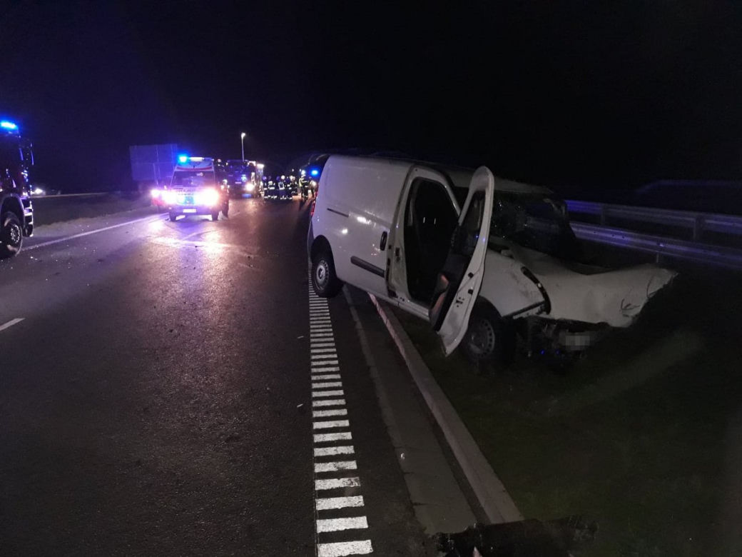 Tragiczny wypadek koło Żnina! Jedna osoba zginęła, a sześć trafiło do szpitala! [ZDJĘCIA] 