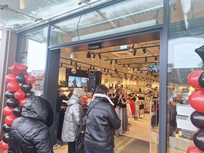 Na to czekały tysiące tarnogórzan. Park handlowy S1 w Tarnowskich Górach w końcu otwarty. Promocje i DJ rozkręcają to miejsce