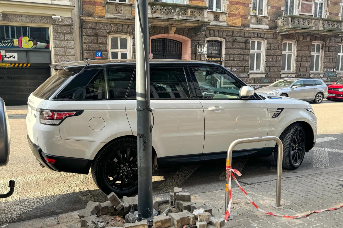 Beata Ścibakówna parkuje na zakazie