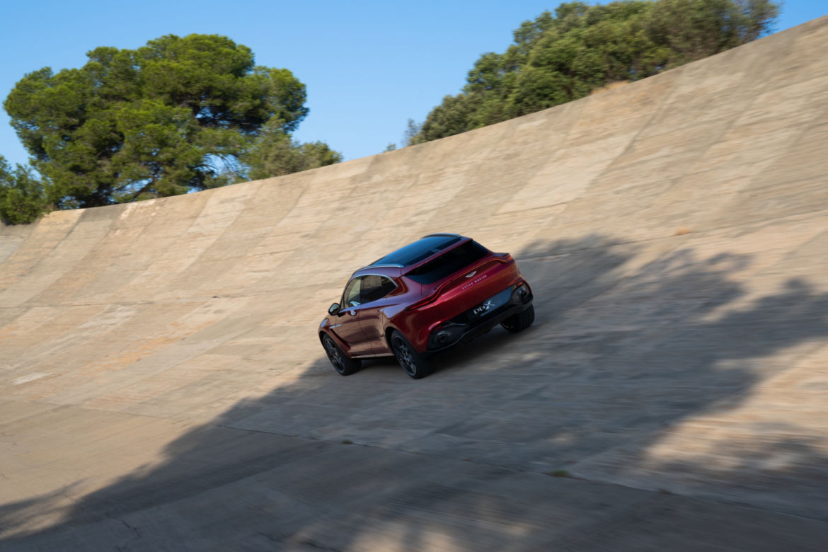 Aston Martin DBX (2020)